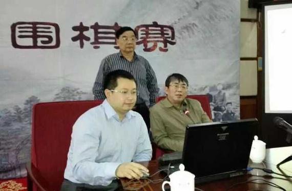 老知青赛韩启宇王新洲领跑 聂卫平黄奕中讲棋