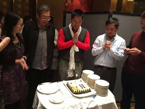 常昊拉萨过40虚岁生日 保级生死战前气氛和谐