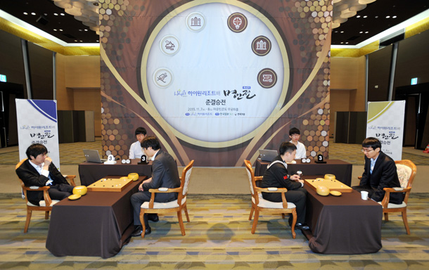 第43届韩国名人战今日进行三番棋淮决赛首局 李世石执白中盘胜朴永训 ...