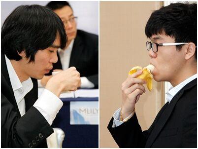 【在线棋谱】韩媒体：柯洁反击异常凶悍 李世石忽视了反击