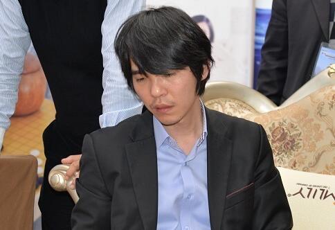 【在线棋谱】决战日记：失魂落魄的李世石 绝望抑或重生？
