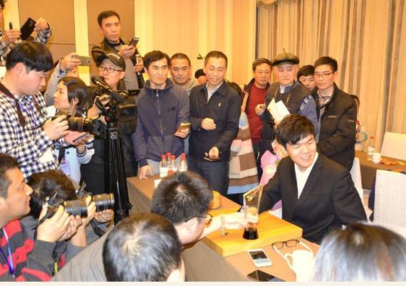【在线棋谱】新浪视点：新王加冕传奇落幕 柯洁时代来临！