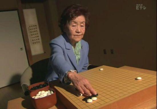 2015年国际十大体育趣闻 88岁的棋手老当益壮