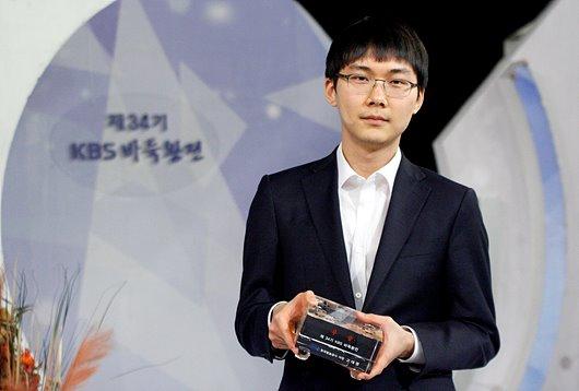 KBS杯李世石再遭重创 朴廷桓2比1逆转夺冠