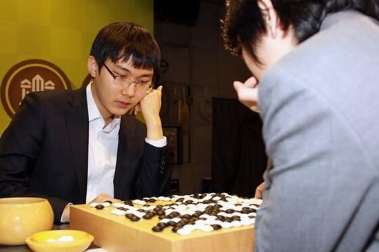 【在线棋谱】朴廷桓完胜李世石回敬三连胜 名人战扳成1比2