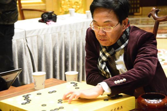 轮椅“棋王”王温 享受“慢慢腾腾”的围棋人生