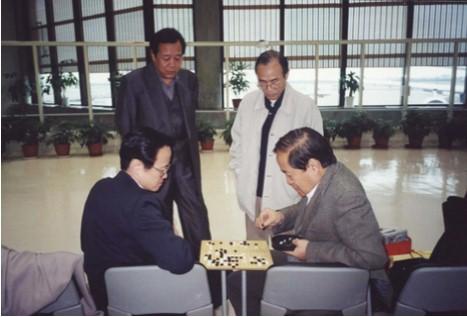 不老“棋王”何香涛 半个世纪的围棋迷恋