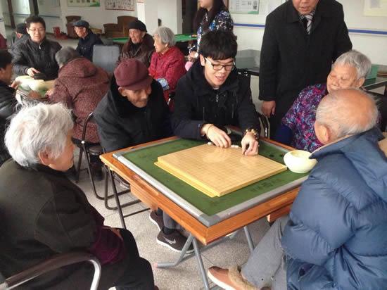 新浪视点：公益行接准地气 柯洁收获放松心态