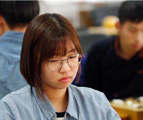 崔精：周贺玺应付不了美人计 男女棋手差距缩小